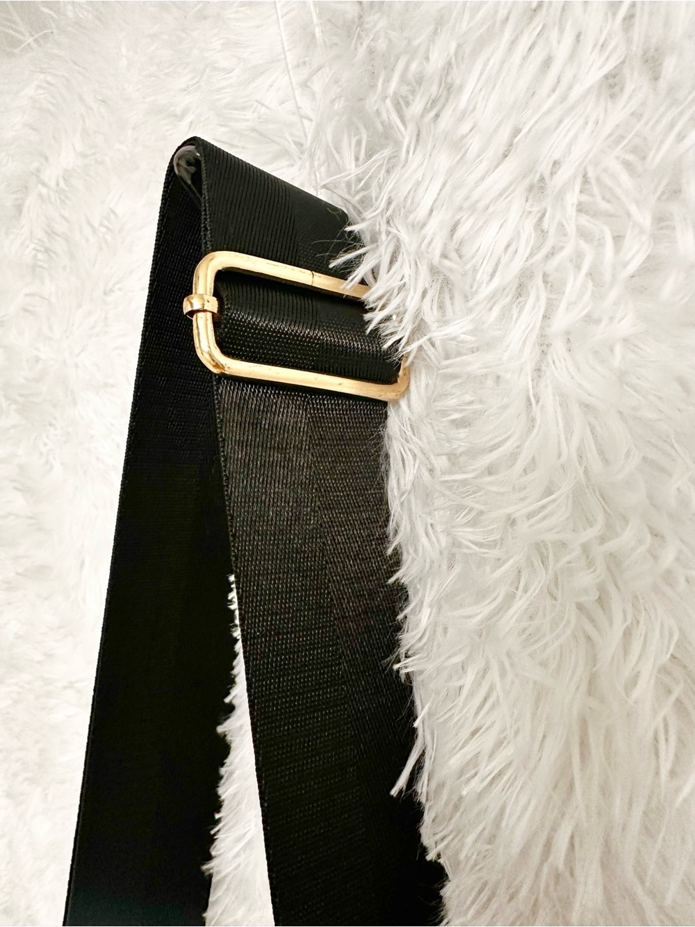 NWOT Black Textured Shoulder/Crossbody Bag With Chunky Gold Hardware - Picture 5 of 6